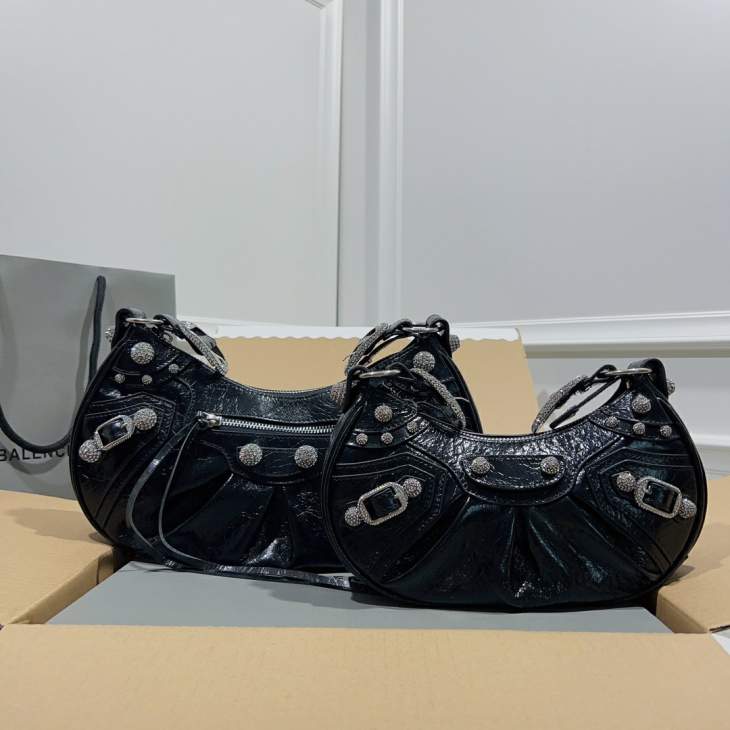 Picture of Balenciaga Handbags _SKUfw201542882fw